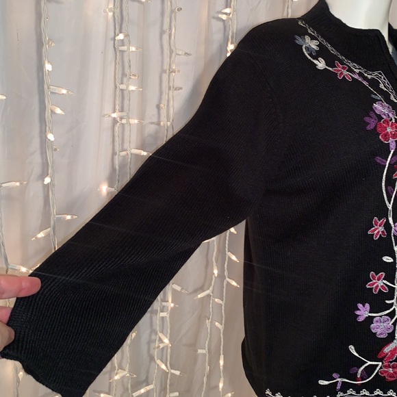 DRESS BARN ⭐️ Embroidered Zippered Cardigan - Picture 3 of 8